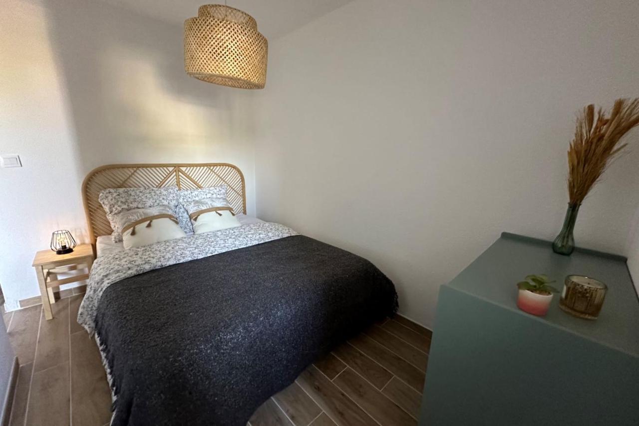Very Cosy Apartment At 200 M From The Beaches La Londe-les-Maures Exterior photo