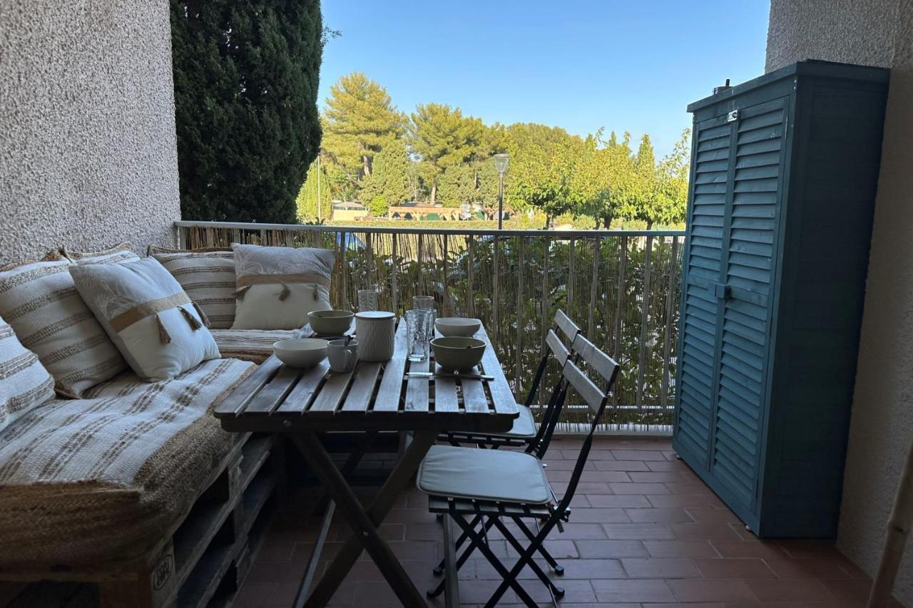 Very Cosy Apartment At 200 M From The Beaches La Londe-les-Maures Exterior photo